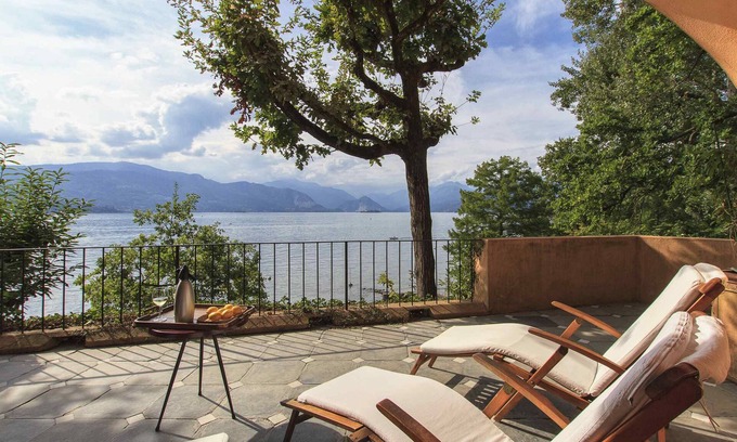 Reno Villa | Stunning Lakefront Villa With Amazing Views