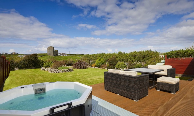 Doolin House | Stunning Lodge with Private Hot Tub in Doolin Village, beside Cliffs of Moher.