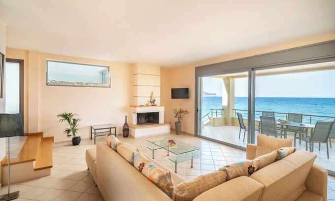 Trochalia Apartment | Stunning maisonette, just a few steps from the sea