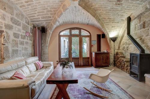 Vic-la-Gardiole House | Stunning Medieval Getaway