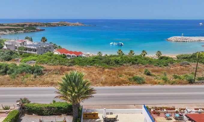 Yeni Erenkoy House | Stunning Mediterranean Sea View