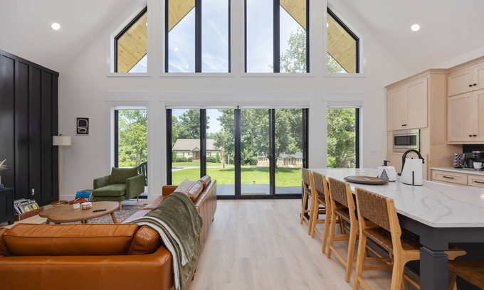 Scottsville Ski Chalet | Stunning modern 2-bedroom Aframe with Barren River lake view near Mammoth Cave