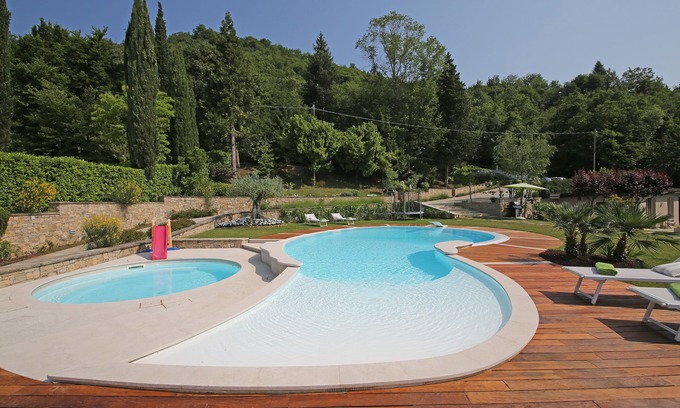 Salo Villa | Stunning Modern Villa Shared Infinity Pool, Big garden, Fantastic lake view,AC,