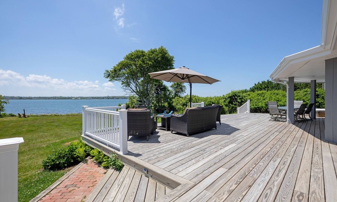 Montauk House | Stunning Montauk Lake View 3 Bdrm Home w/Lake Access & Hot Tub