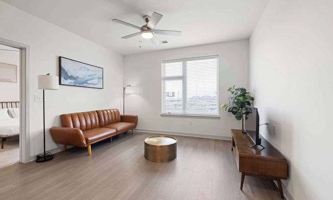 Downtown Louisville Apartment | Stunning Nulu 1BR CozySuites 08