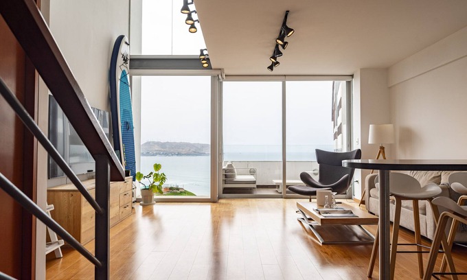 Santa Cruz Apartment | ❤️STUNNING Oceanfront❤️ Balcony I Smartlock I 4KTV