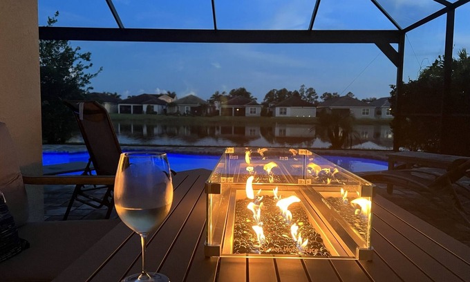 Rural Estates House | STUNNING POOL HOME WITH LAKE VIEWS