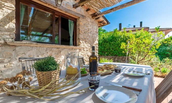 Mazzetelli Villa | Stunning private villa for 8 people with WIFI, TV, patio, panoramic view and parking, close to R.