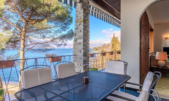 Cerro House | Stunning private villa for 7 guests with WIFI, TV, terrace, pets allowed and parking