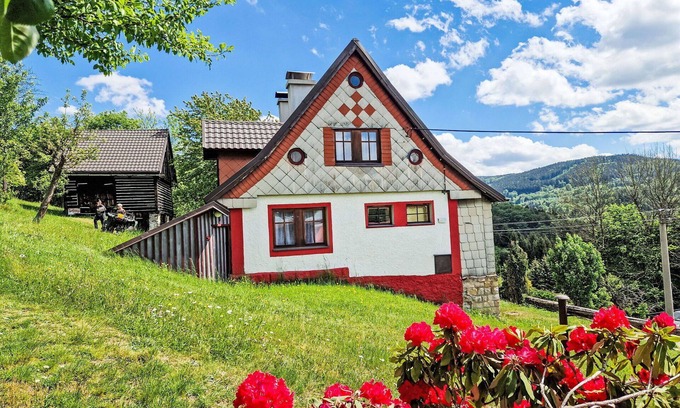 Tanvald House | Stunning private villa for 9 guests with WIFI, TV, terrace and parking