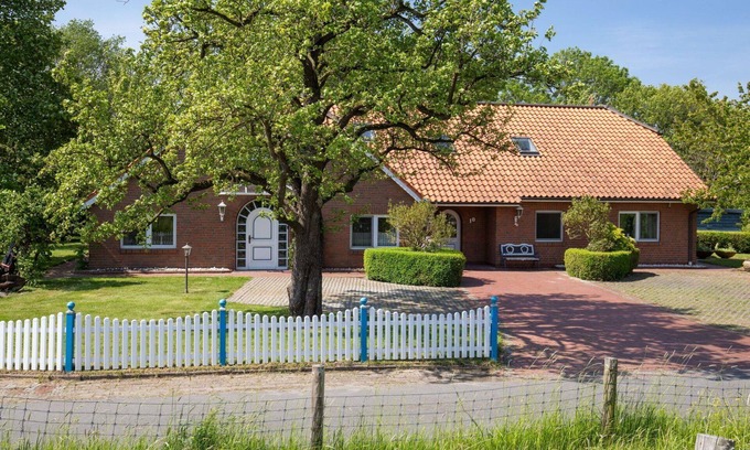 Butjadingen House | Stunning private villa for 20 people with WIFI, TV, terrace and pets allowed