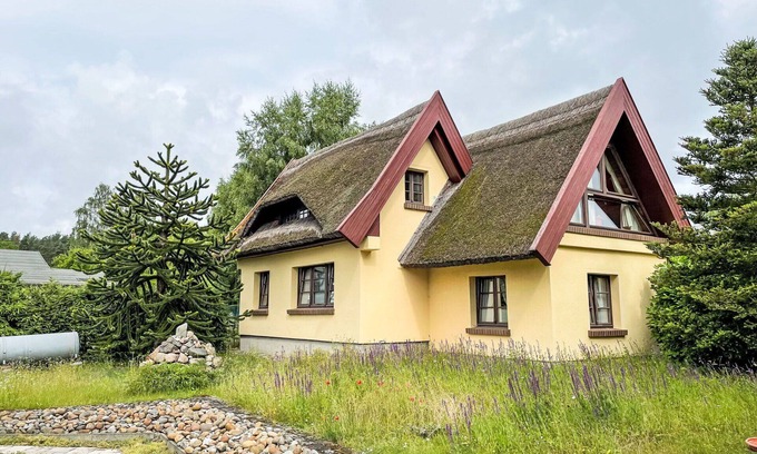 Gristow House | Stunning private villa for 4 guests with WIFI, TV and terrace