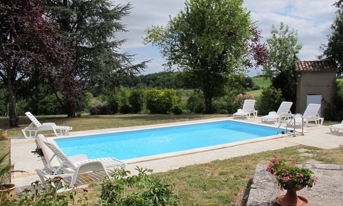 Lalandusse Villa | Stunning private villa for 8 people with WIFI, A/C, private pool, TV, terrace and pets allowed