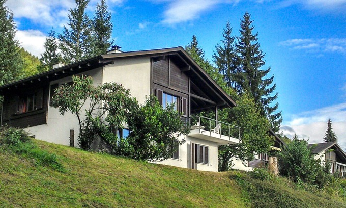 Gommiswald House | Stunning private villa for 8 people with WIFI, TV, patio, pets allowed, panoramic view and parking