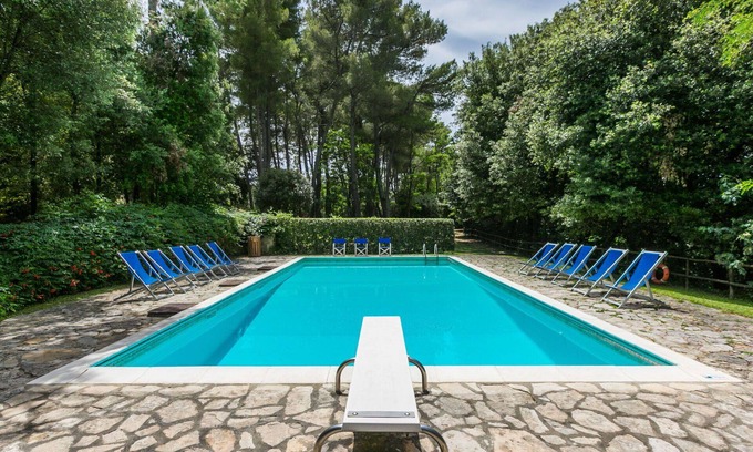 Lorenzana House | Stunning private villa for 8 guests with pool, WIFI, pets allowed and parking