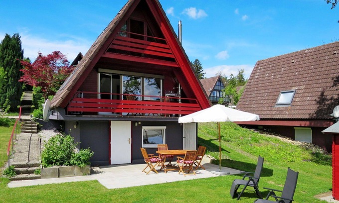 Wilhelmsdorf House | Stunning private villa for 4 guests with WIFI, TV, terrace, pets allowed and parking