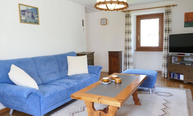 Grono House | Stunning private villa for 5 people with WIFI, TV, patio, pets allowed and panoramic view