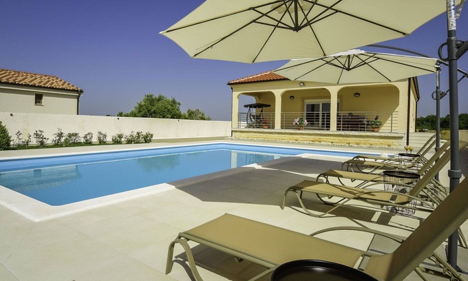 Visocane House | Stunning private villa for 6 people with WIFI, A/C, private pool, TV, terrace and parking