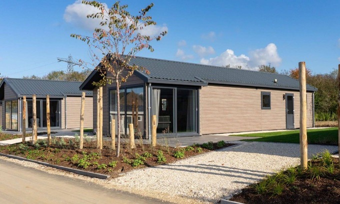 Linden House | Stunning private villa for 6 people with WIFI, TV, terrace and parking