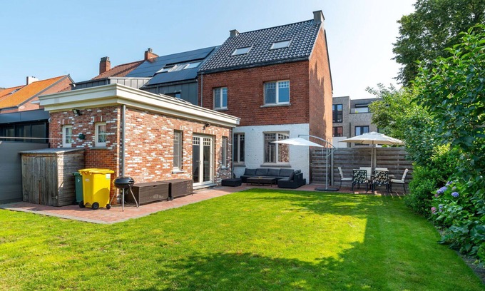 Mol Villa | Stunning private villa for 6 people with WIFI, TV and terrace