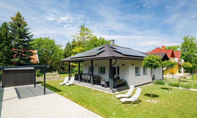 Siofok House | Stunning private villa for 6 guests with A/C, WIFI, TV, terrace and parking
