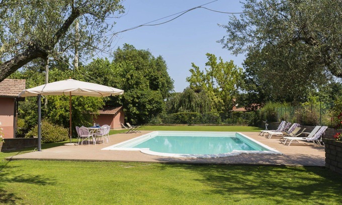 Vetralla Villa | Stunning private villa for 8 people with A/C, WIFI, private pool, TV and patio