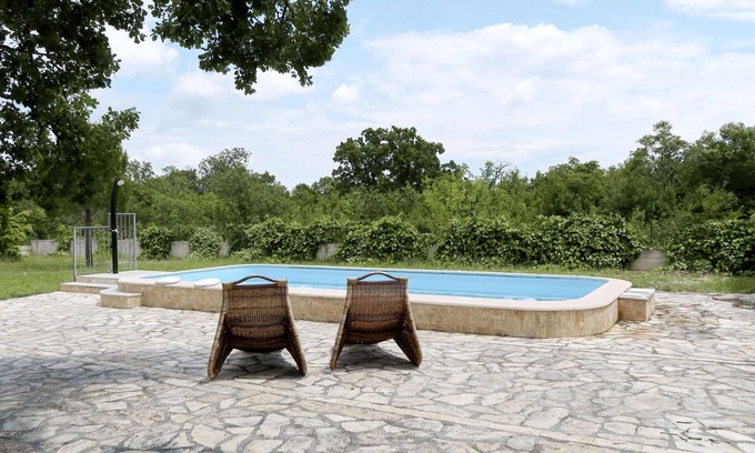 Drinovci House | Stunning private villa with WIFI, A/C, private pool, TV, terrace, pets allowed and parking