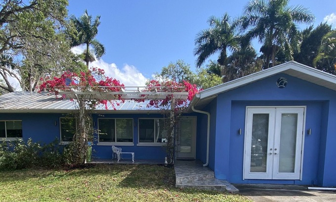 Fort Myers House | STUNNING RIVERFRONT HOME-NEW RENOVATION, CUSTOM INTERIOR, PEACEFUL OUTDOOR OASIS