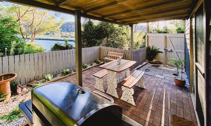 Laughtondale House | Stunning river views! Private guesthouse & courtyard close to nation park & more