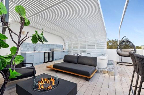 Maroochydore Apartment | Stunning Rooftop Retreat with Private Jacuzzi on the Maroochy River