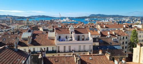 Toulon Apartment | Stunning Sea View, Steps from Station and Port - Vue imprenable sur la mer, à quelques pas de la gare et du port
