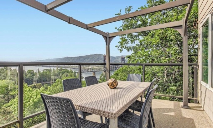 Portland Condo | Stunning Secluded 2BR Condo with View in St. Johns