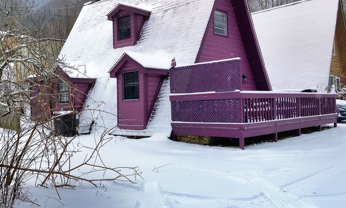 Maggie Valley Ski Chalet | Stunning & Secluded A-Frame Chalet- close to Hiking, Waterfalls, Casino, & more!