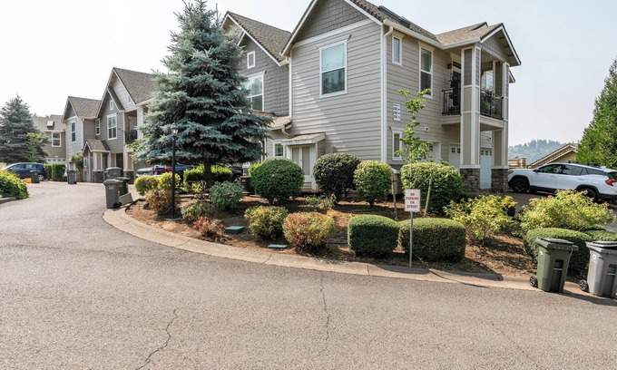 West Linn Condo | Stunning Short-Term Furnished Condo in West Linn's Summerlin!