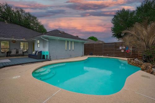 Lake Highlands House | Stunning Spacious Home with Pool and BBQ