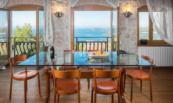 Vrsar Villa | Stunning stone house nestled in the heart of the historic old town of Vrsar.
