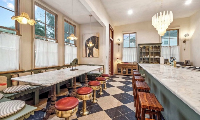Faubourg Lafayette Villa | Stunning Storybook Villa w Pool & HotTub 5bd|6.5ba