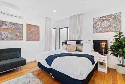Carnegie Apartment | Stunning Studio Apartment Near Public Transport