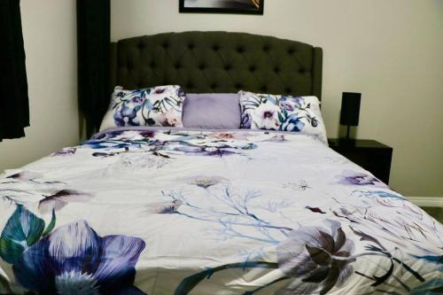 Southeast Calgary Apartment | Stunning Suite Relax with Xbox and Board games