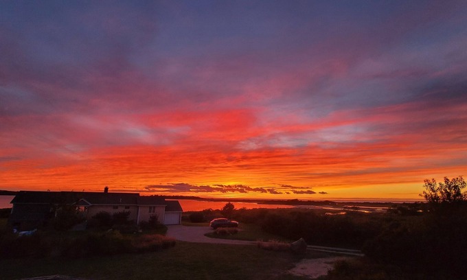 New Shoreham House | Stunning Sunsets with beach access!