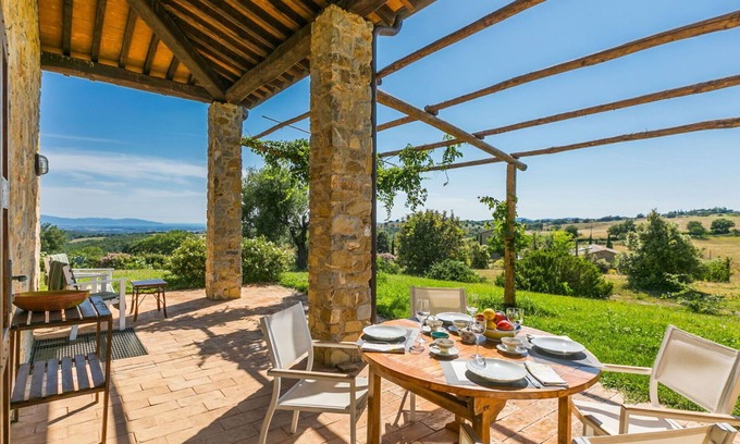 Magliano in Toscana House | Stunning villa for 4 guests with WIFI, patio and pets allowed