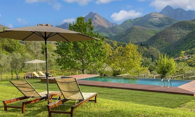 Casone Carpinelli Villa | Stunning views, Character Villa & Annexe, private infinity pool, walk restaurant