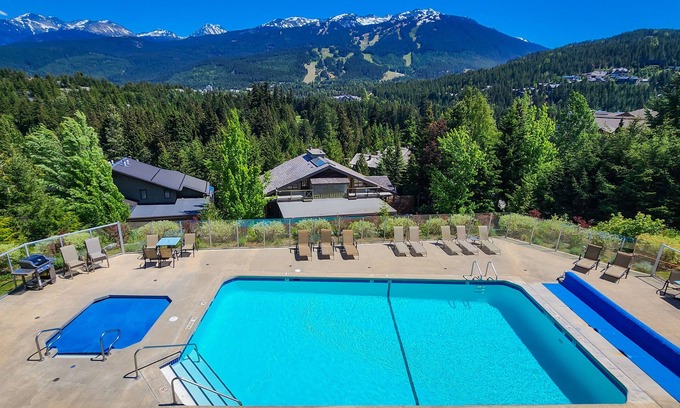 Blueberry Hill Condo | Stunning View and Huge Space