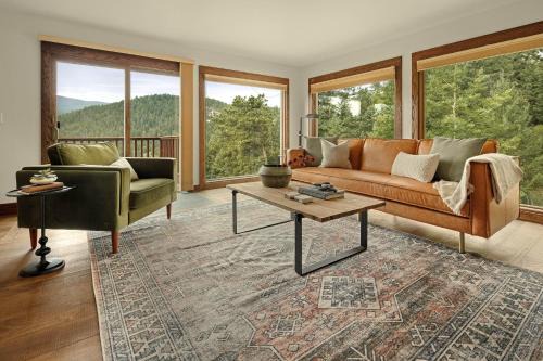 Hangen Ranch And M and B House | Stunning View House - 15-min to Town - Evergreen
