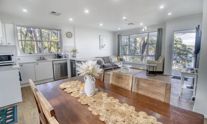 Wangi Wangi House | Stunning View Over Lake Macquarie : Lakeside House