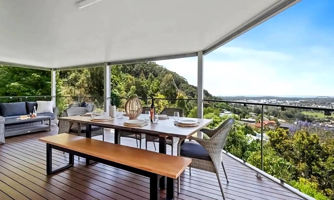 Coffs Harbour House | Stunning Views and Relaxing Coastal Getaway
