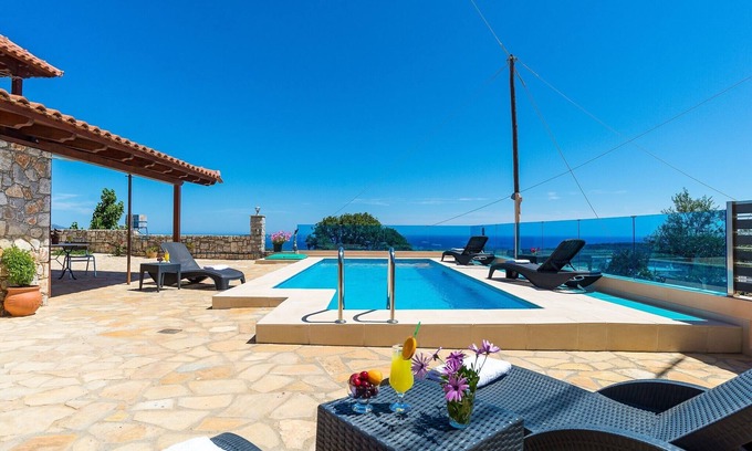 Polemarchi Apartment | Stunning Views Flat w. Pool, Near Iconic Beachesnn
