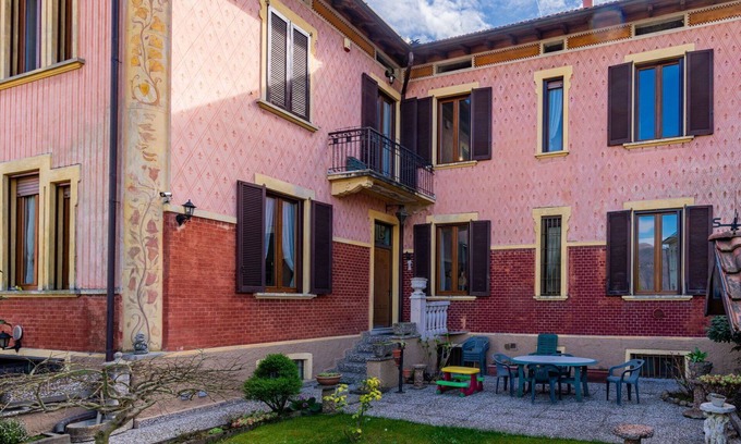 Porto Ceresio House | Stunning villa for 7 people with WIFI, TV, balcony and parking