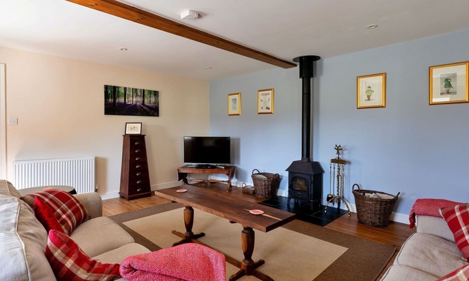 Freefolk House | Stunning villa for 4 guests with WIFI, TV, terrace, pets allowed and parking