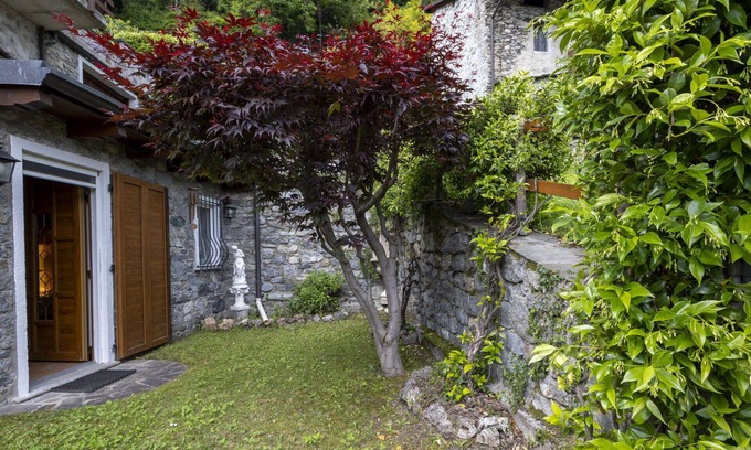 Traona House | Stunning villa for 6 people with WIFI, TV, patio, pets allowed and parking
